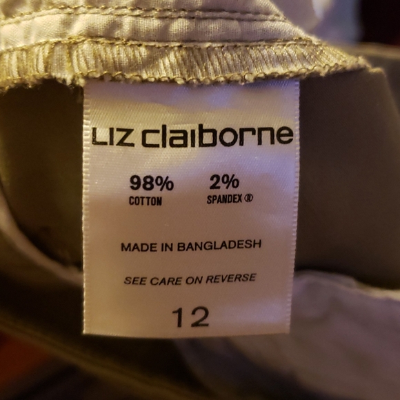 Liz Claiborne Kahki shorts - Picture 3 of 4